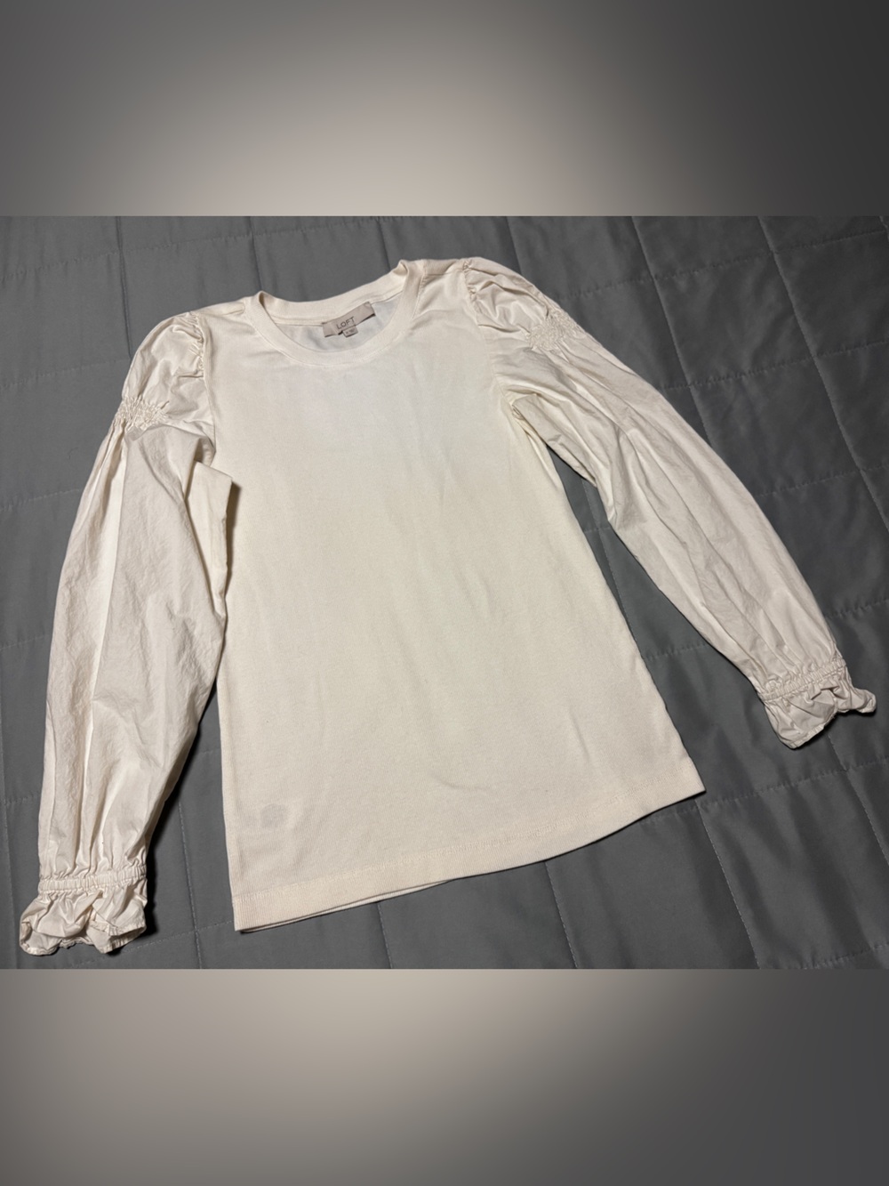 LOFT White Round Neck Ribbed Knit Puff Sleeve Smocked Cuff Top Women's Size M